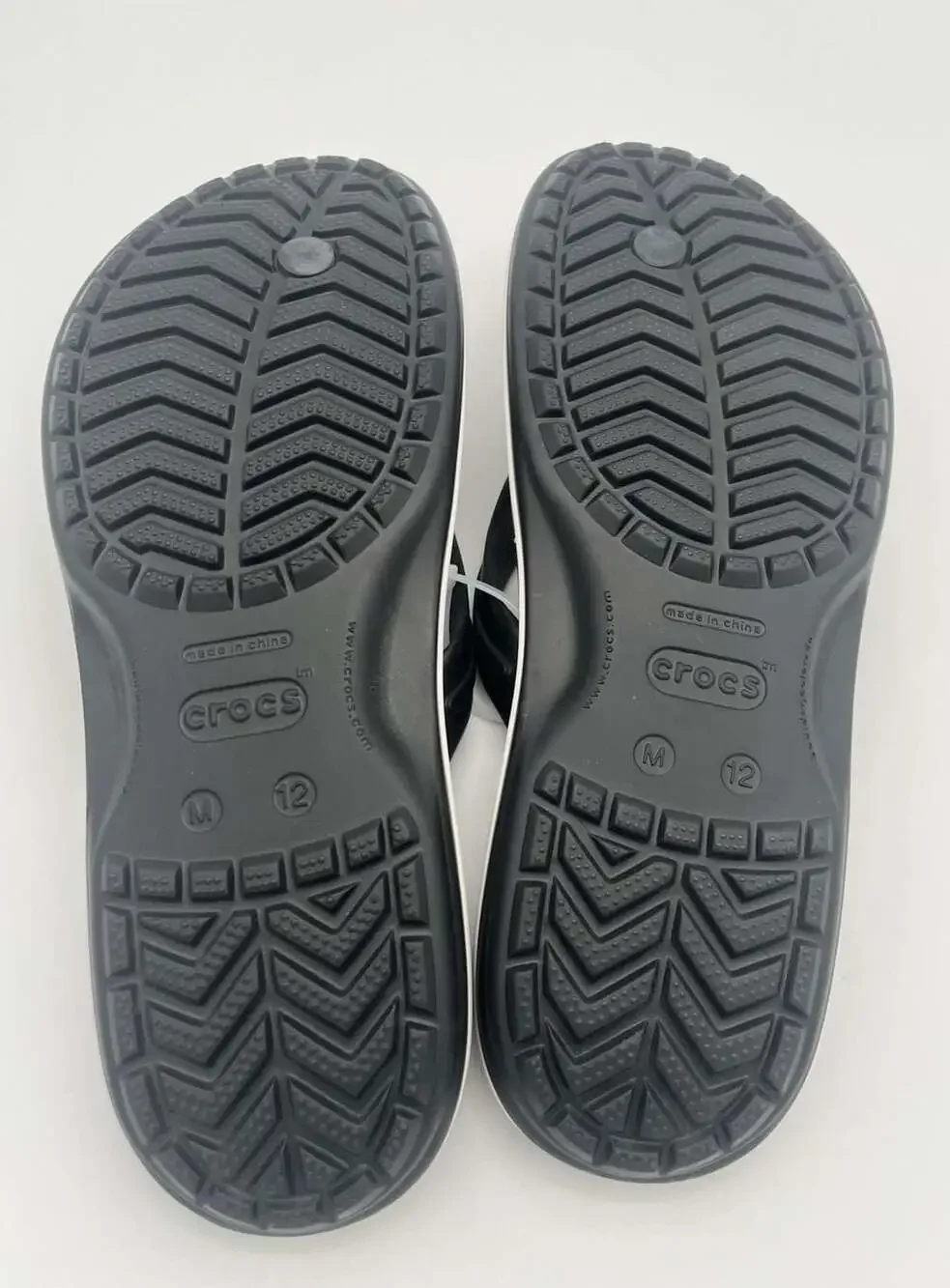 Crocs Crocband Unisex Black Flip Flop Sandals Mens 12 beach shower shoes